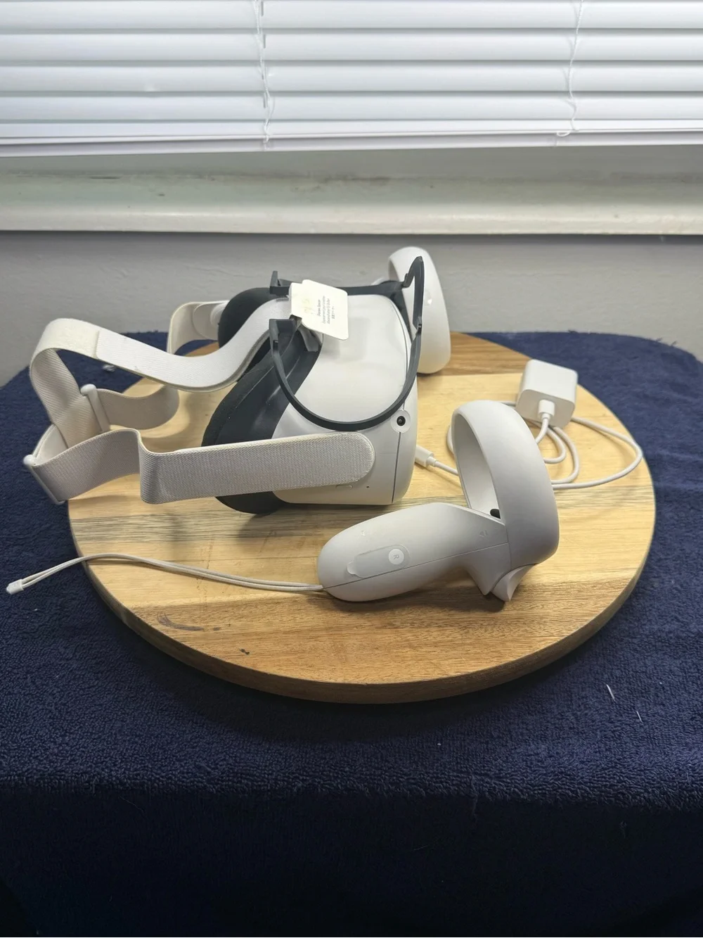 Oculus VR 64 GIG With Controllers And New Charging Stand By Nexigo